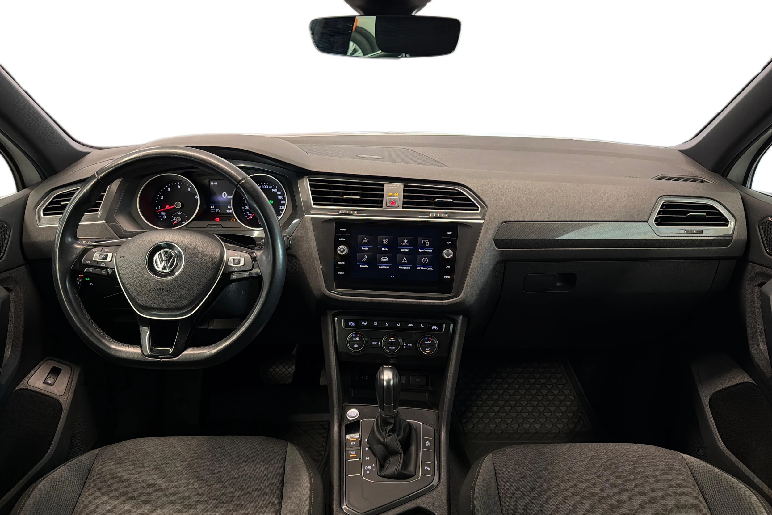 Valkoinen Volkswagen Tiguan 2018 kuva 9.