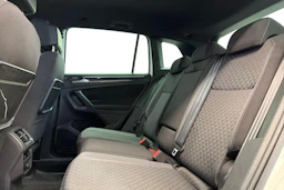Valkoinen Volkswagen Tiguan 2018 kuva 11.