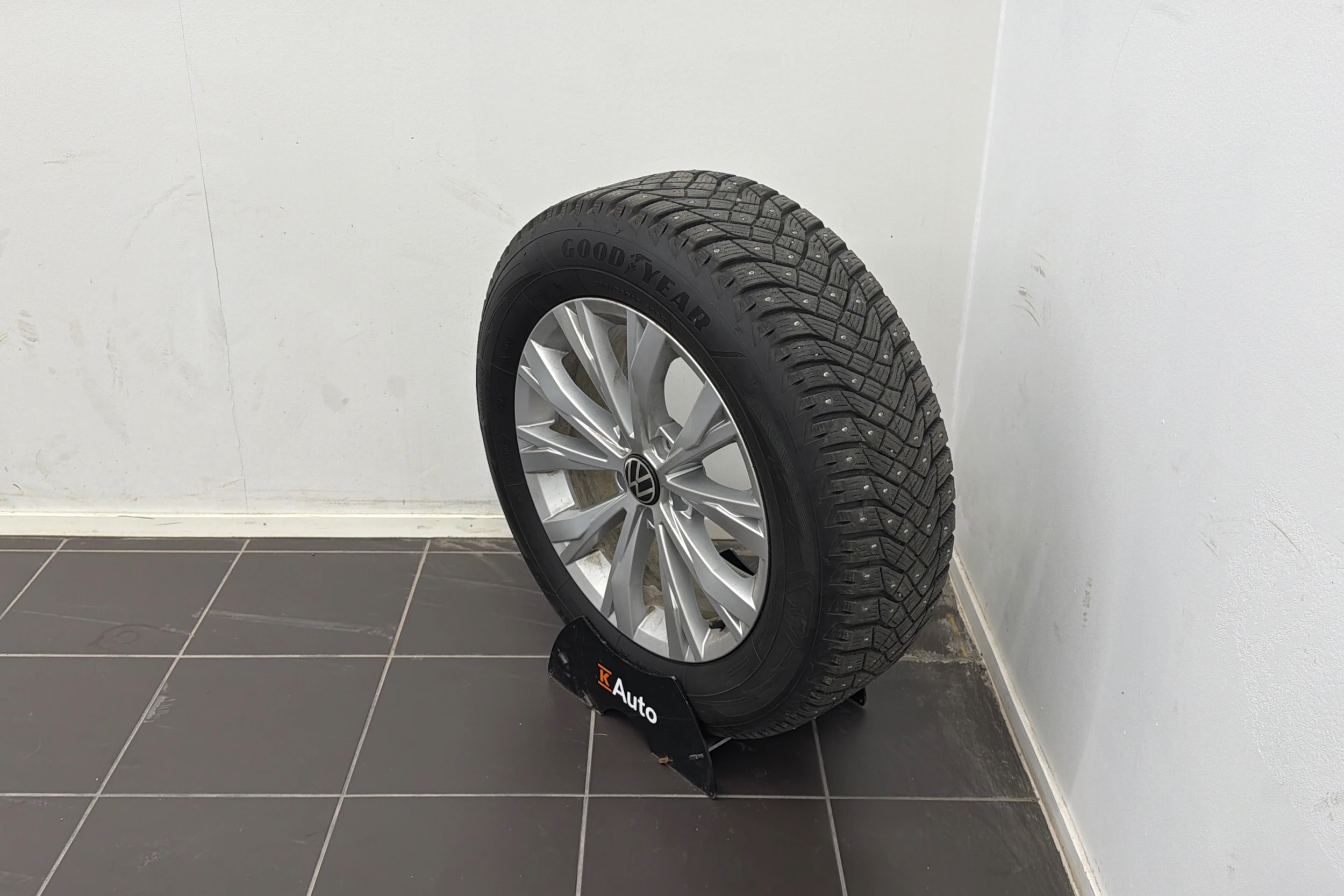 Valkoinen Volkswagen Tiguan 2018 kuva 13.