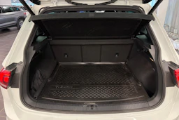 Valkoinen Volkswagen Tiguan 2018 kuva 15.