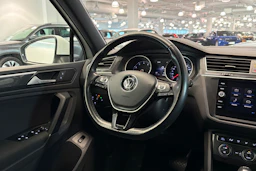 Valkoinen Volkswagen Tiguan 2018 kuva 18.