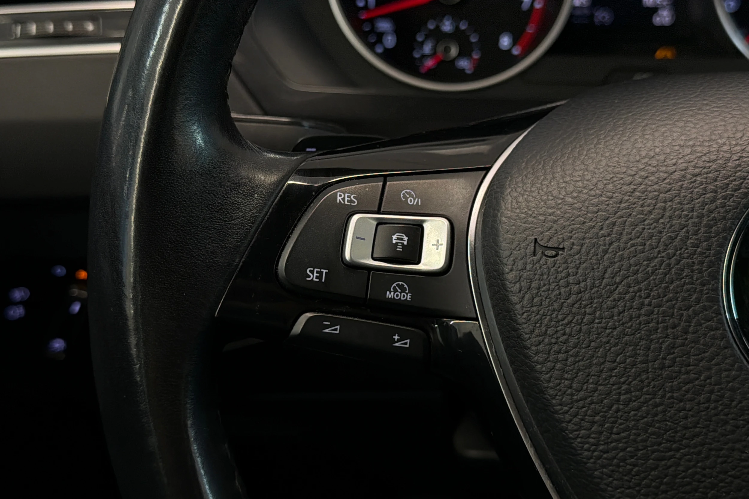 Valkoinen Volkswagen Tiguan 2018 kuva 19.