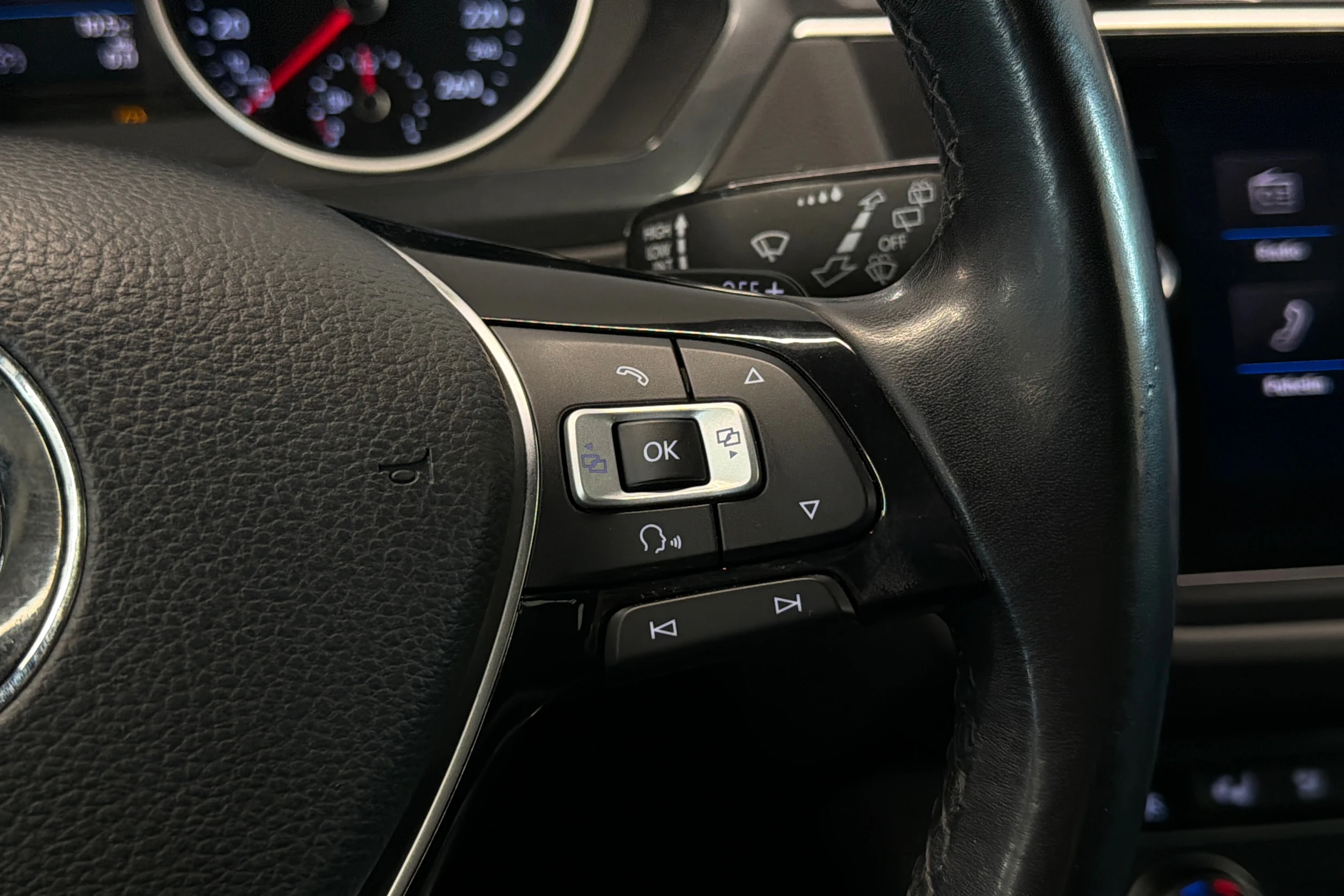 Valkoinen Volkswagen Tiguan 2018 kuva 20.