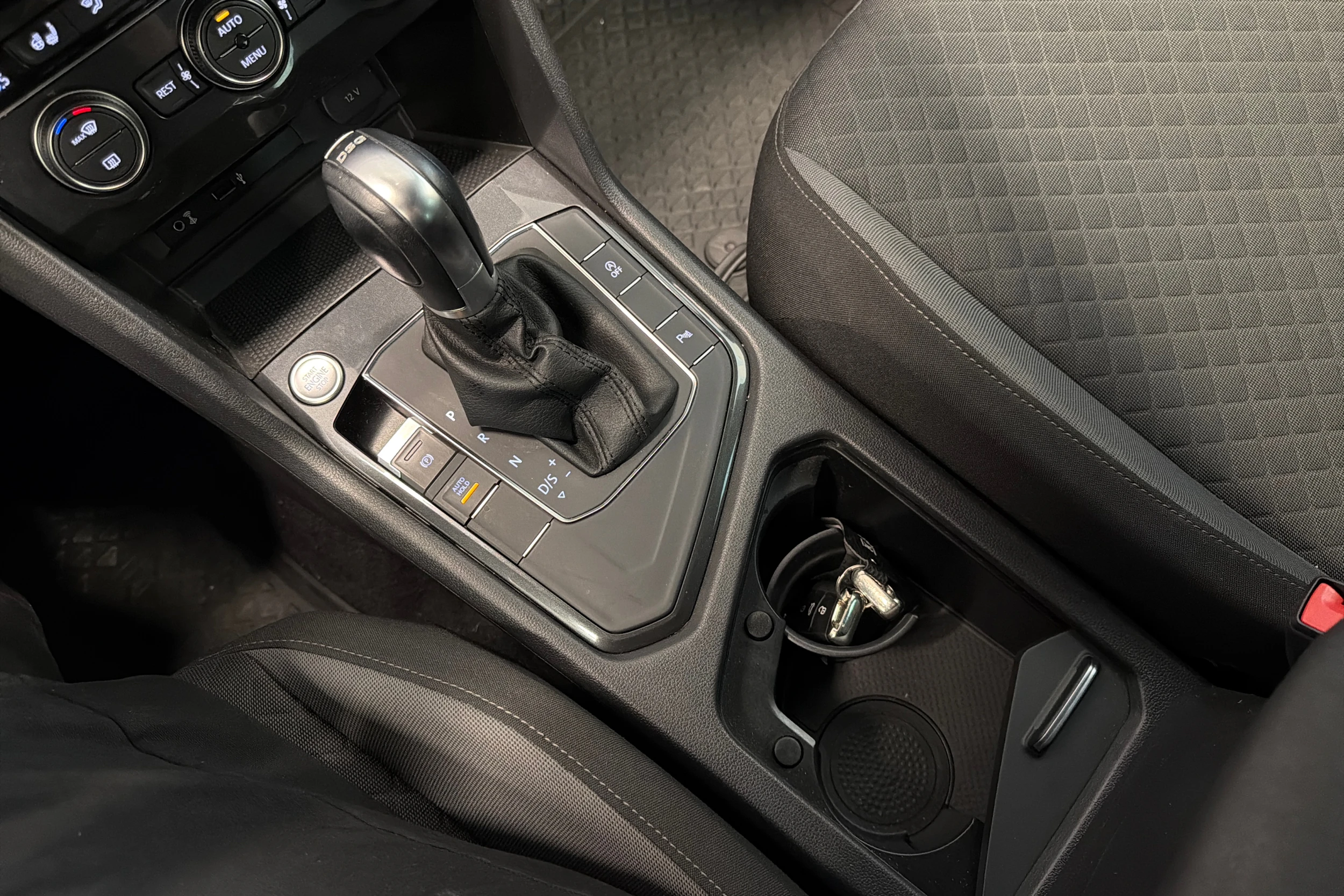 Valkoinen Volkswagen Tiguan 2018 kuva 24.