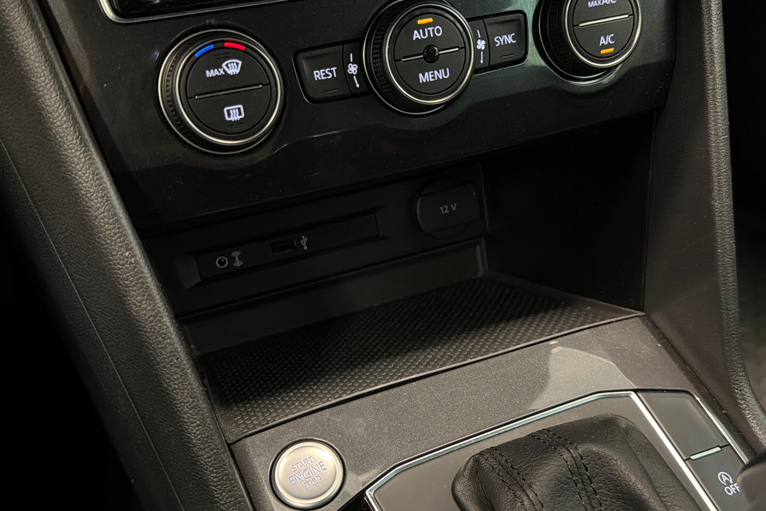 Valkoinen Volkswagen Tiguan 2018 kuva 25.