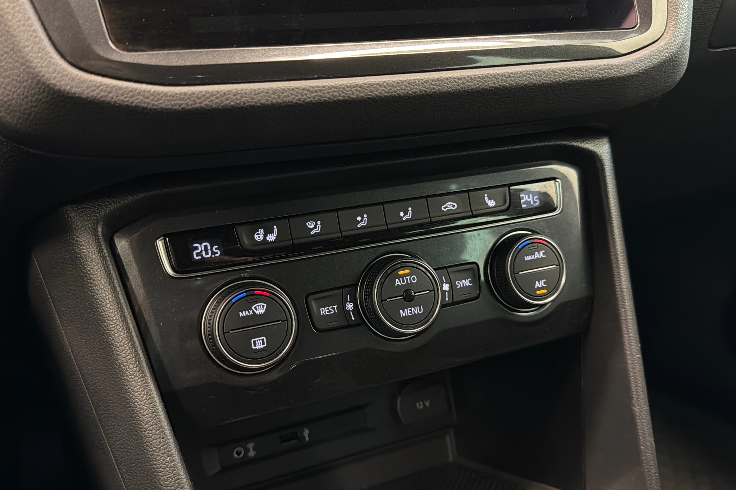 Valkoinen Volkswagen Tiguan 2018 kuva 26.