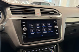 Valkoinen Volkswagen Tiguan 2018 kuva 27.