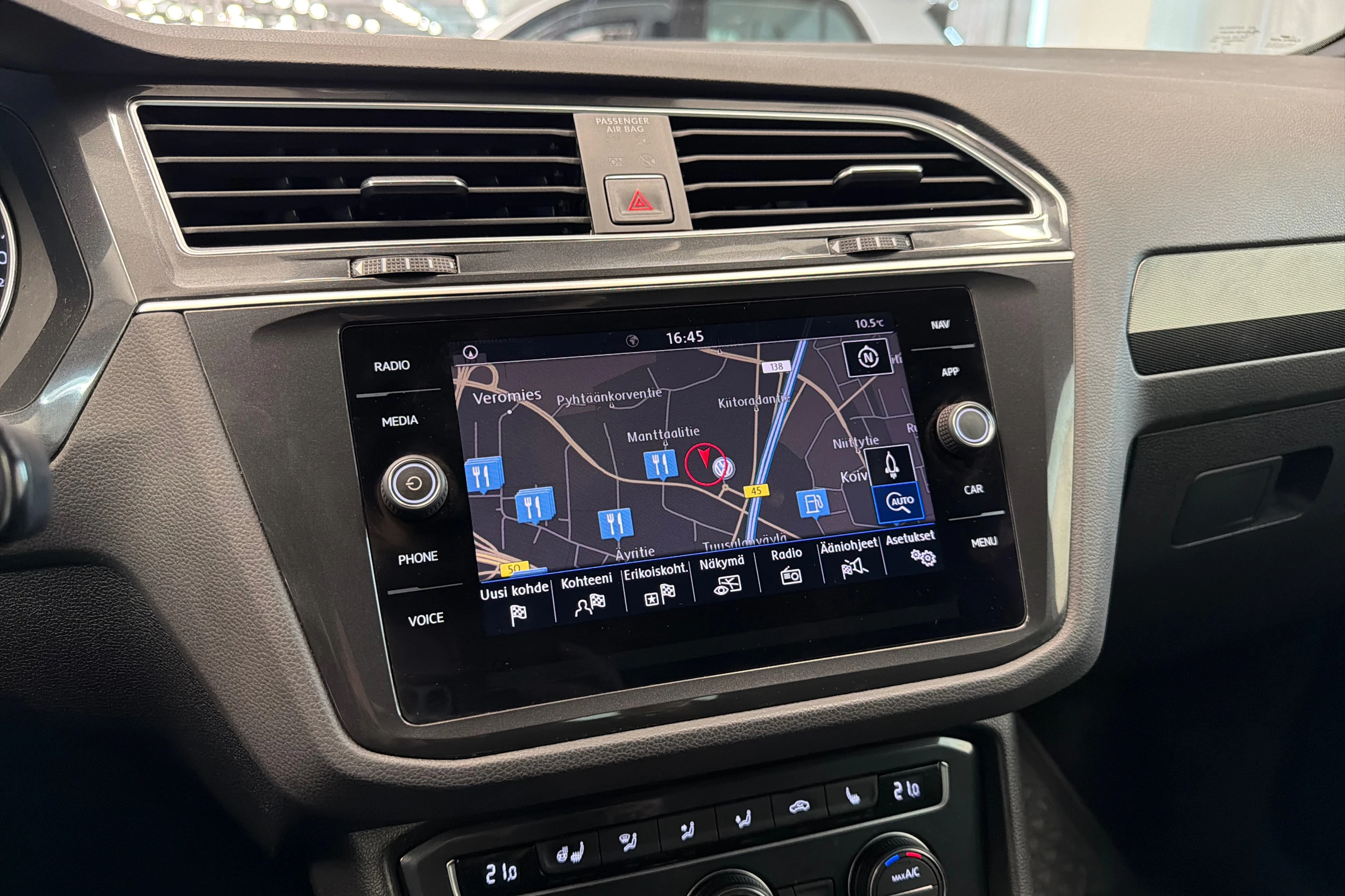 Valkoinen Volkswagen Tiguan 2018 kuva 28.