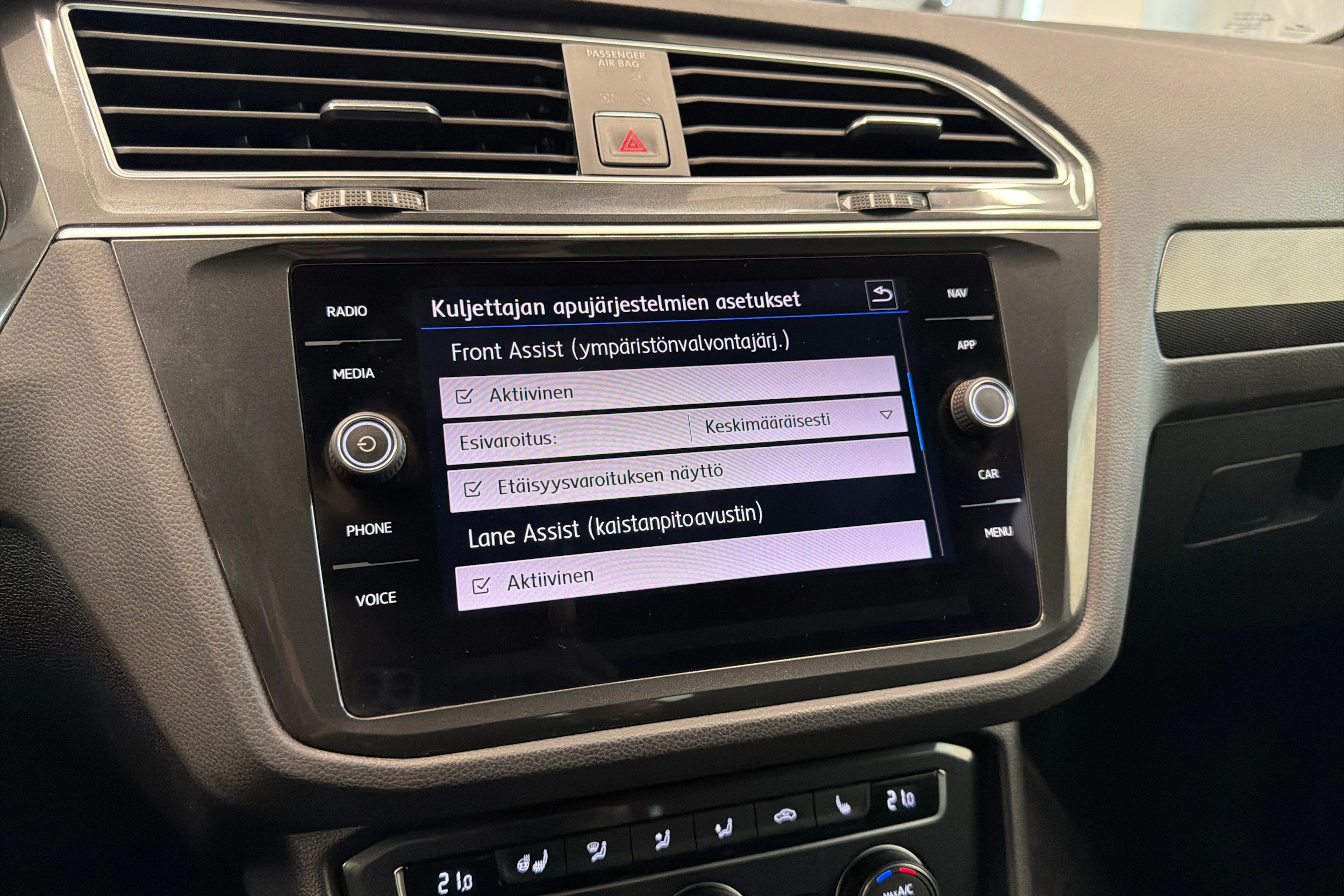 Valkoinen Volkswagen Tiguan 2018 kuva 30.