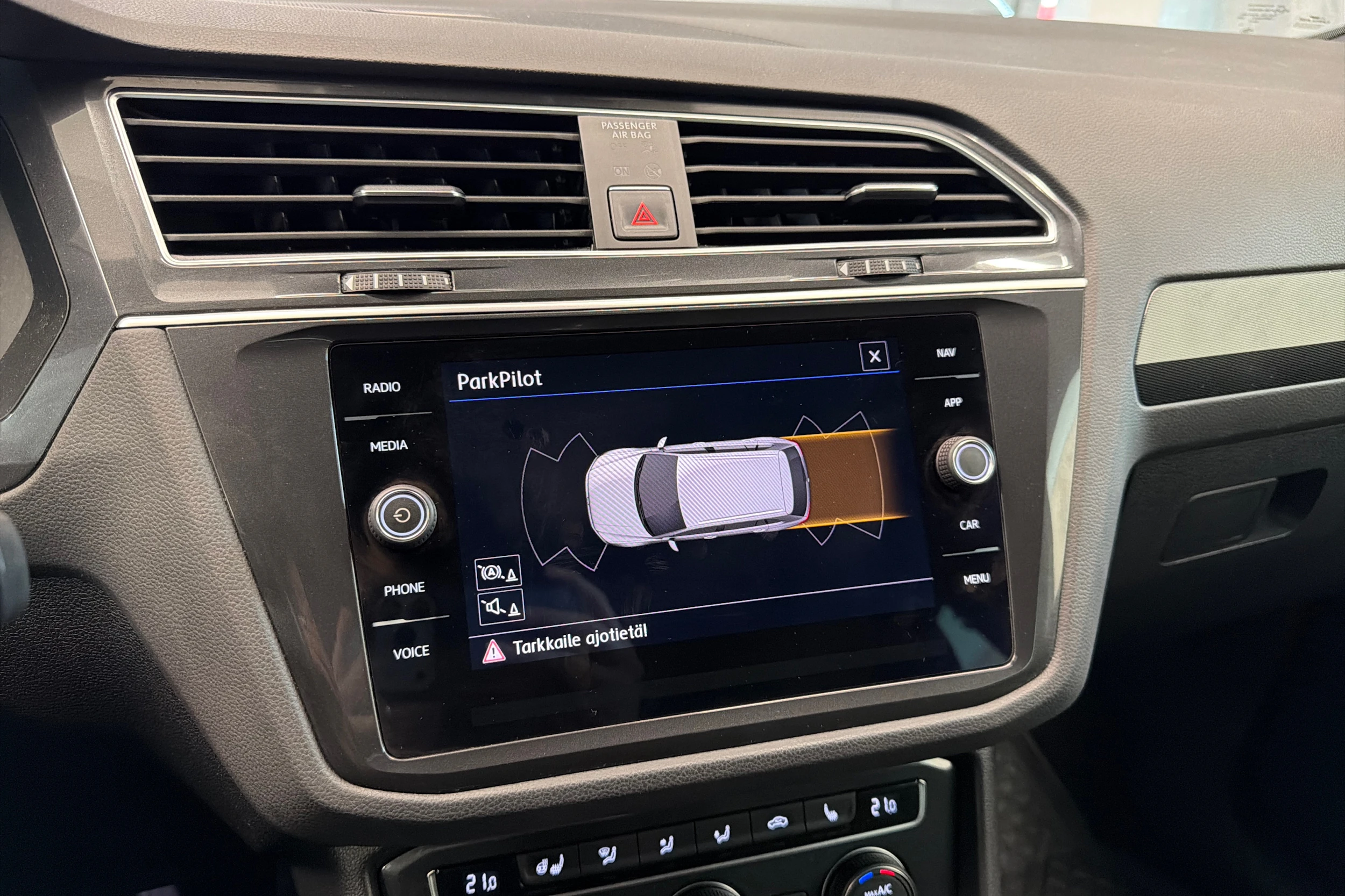 Valkoinen Volkswagen Tiguan 2018 kuva 34.