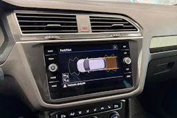 Valkoinen Volkswagen Tiguan 2018 kuva 34.