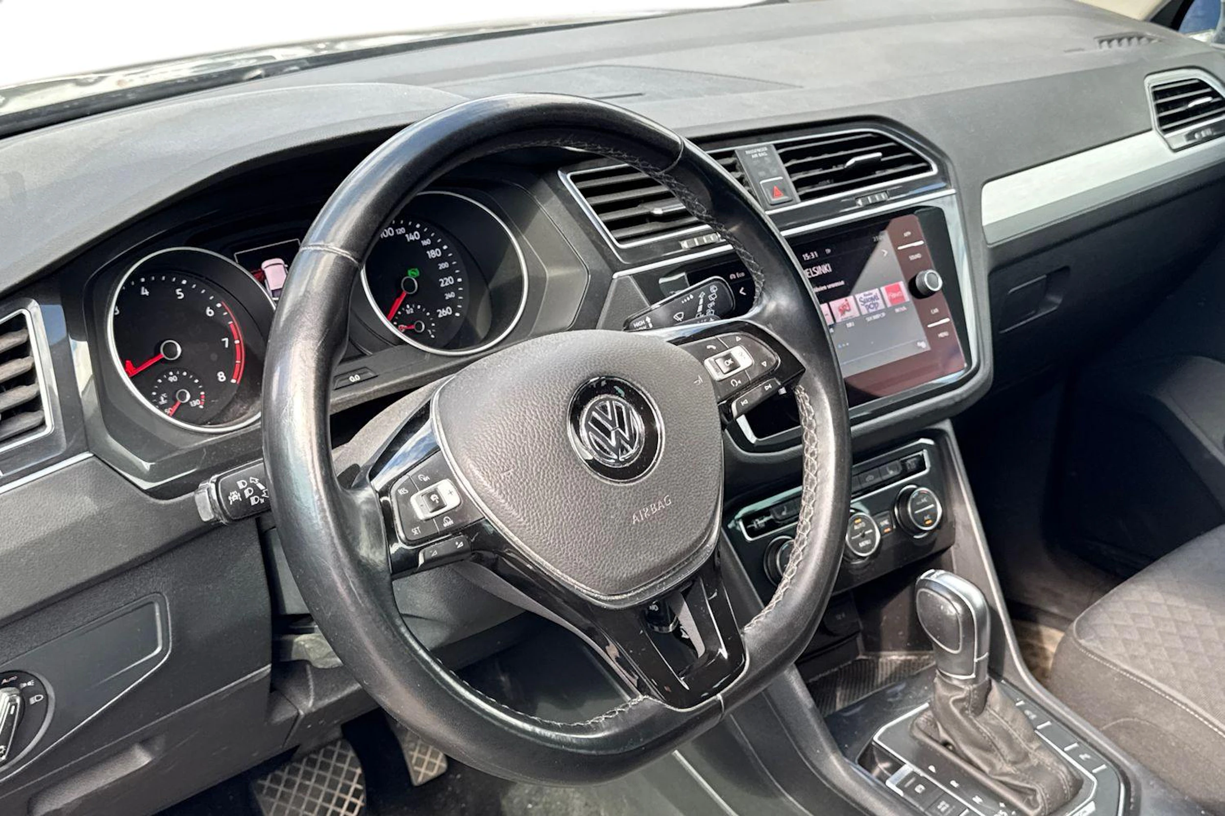 harmaa Volkswagen Tiguan 2018 kuva 3.