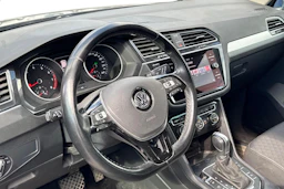 harmaa Volkswagen Tiguan 2018 kuva 3.