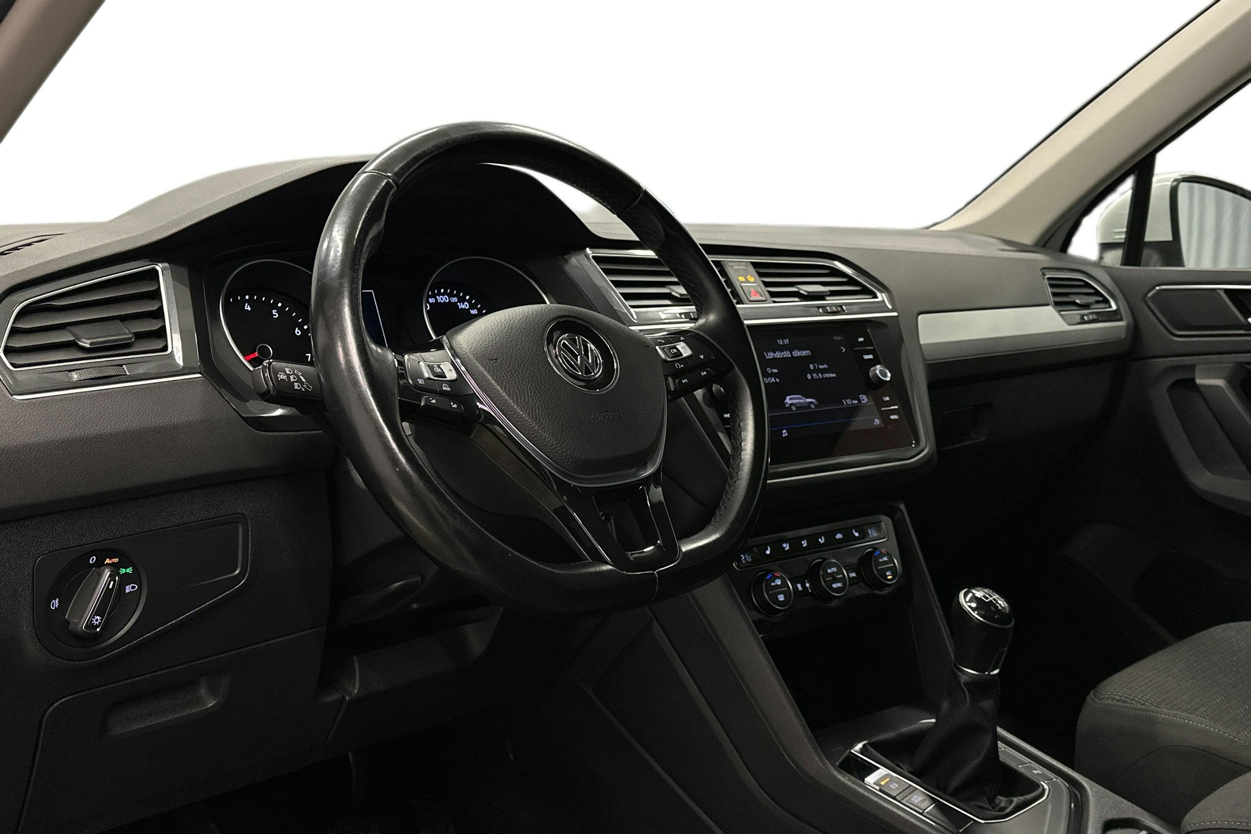 valkoinen Volkswagen Tiguan 2018 kuva 7.