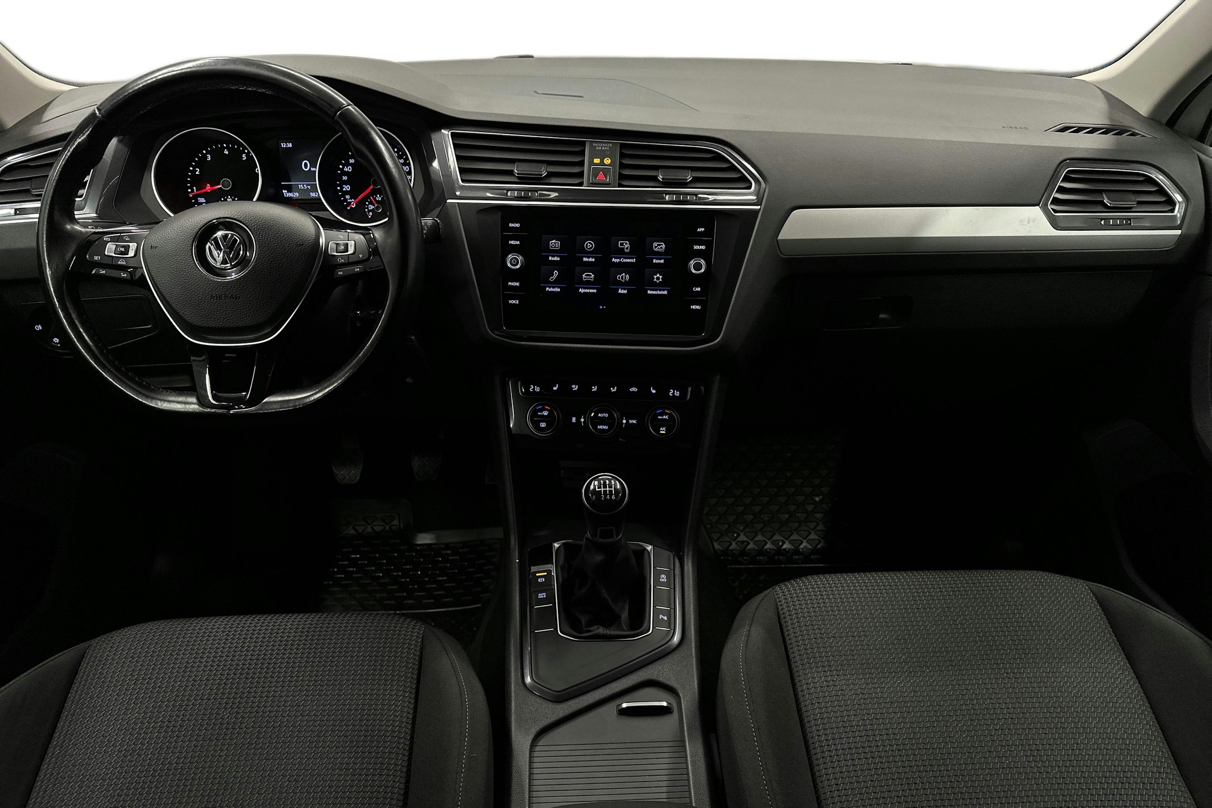 valkoinen Volkswagen Tiguan 2018 kuva 9.