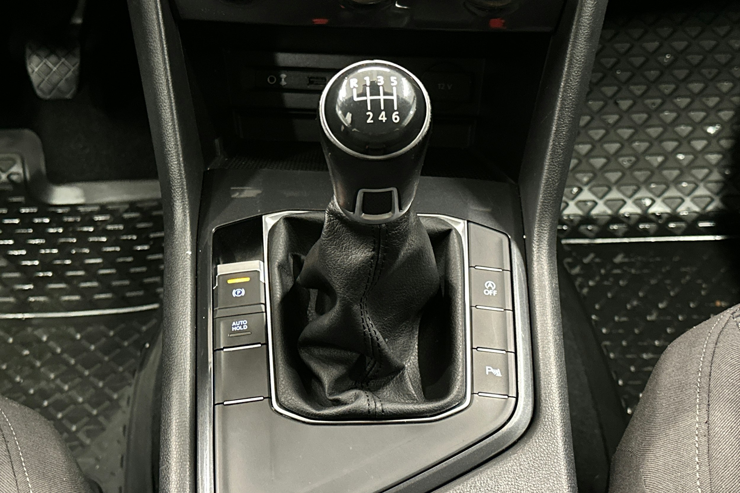 valkoinen Volkswagen Tiguan 2018 kuva 17.