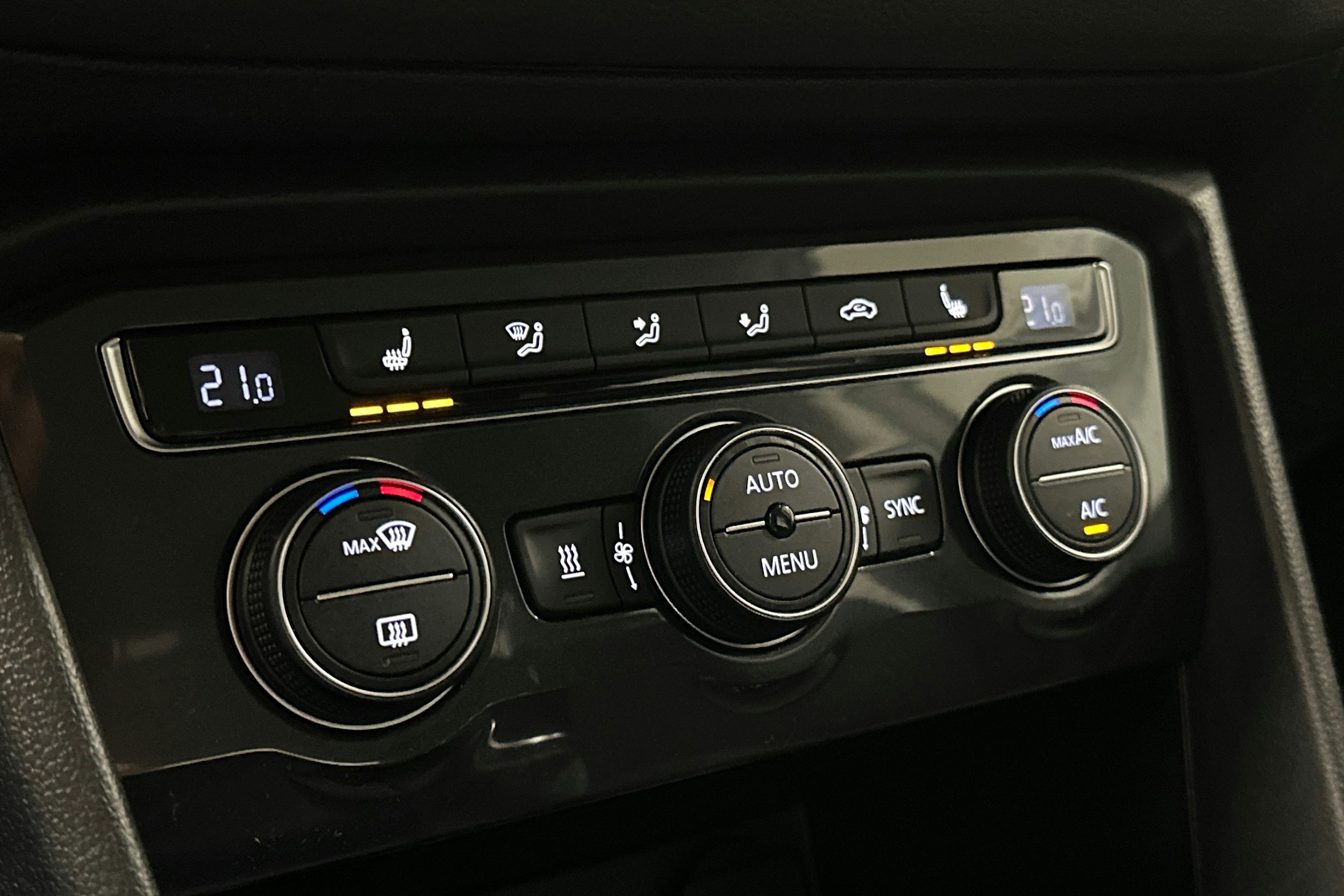 valkoinen Volkswagen Tiguan 2018 kuva 21.