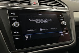 valkoinen Volkswagen Tiguan 2018 kuva 24.