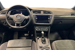 Harmaa Volkswagen Tiguan 2018 kuva 9.
