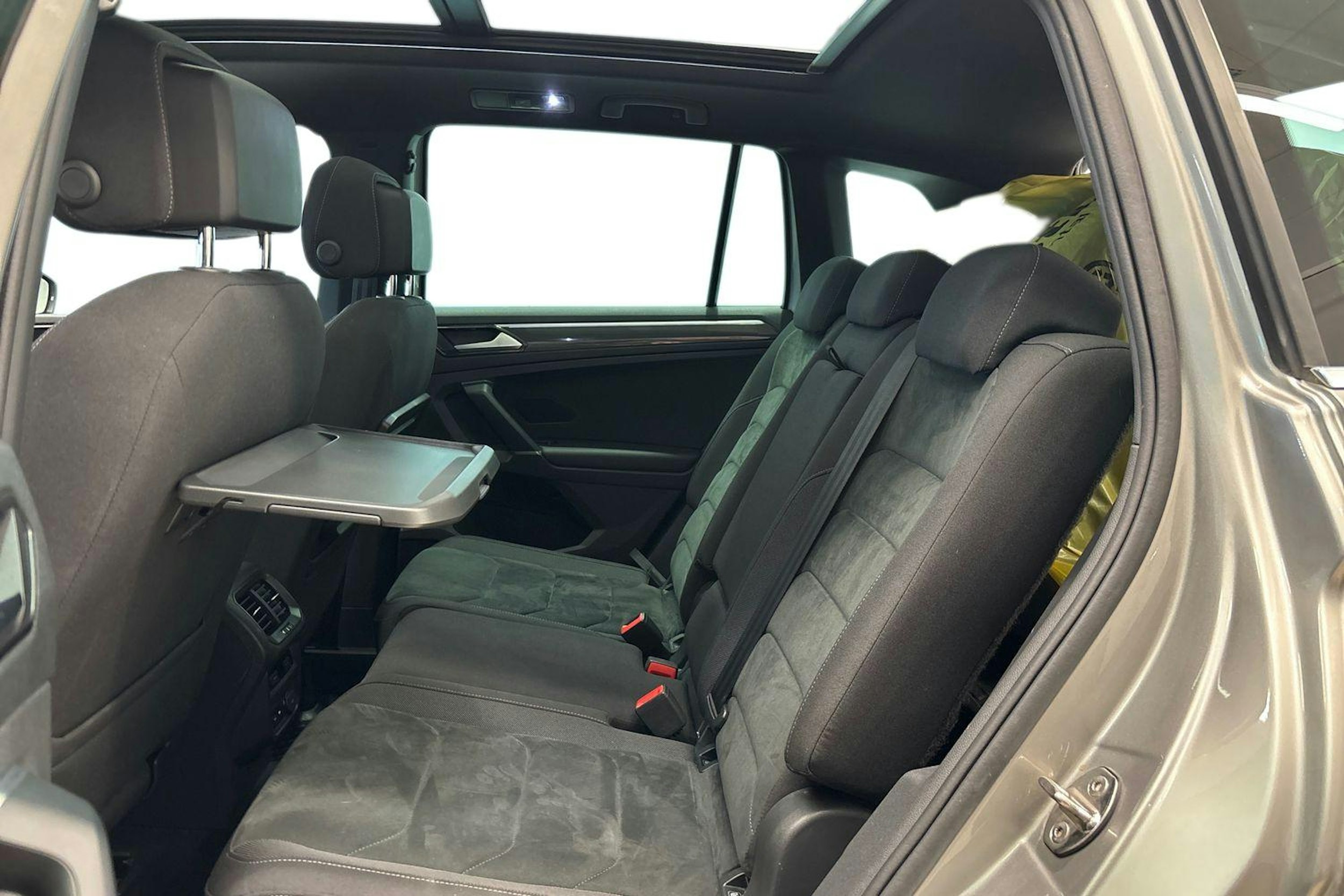 Harmaa Volkswagen Tiguan 2018 kuva 10.