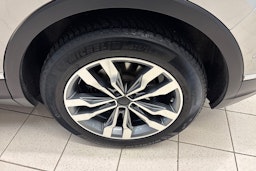 Harmaa Volkswagen Tiguan 2018 kuva 11.