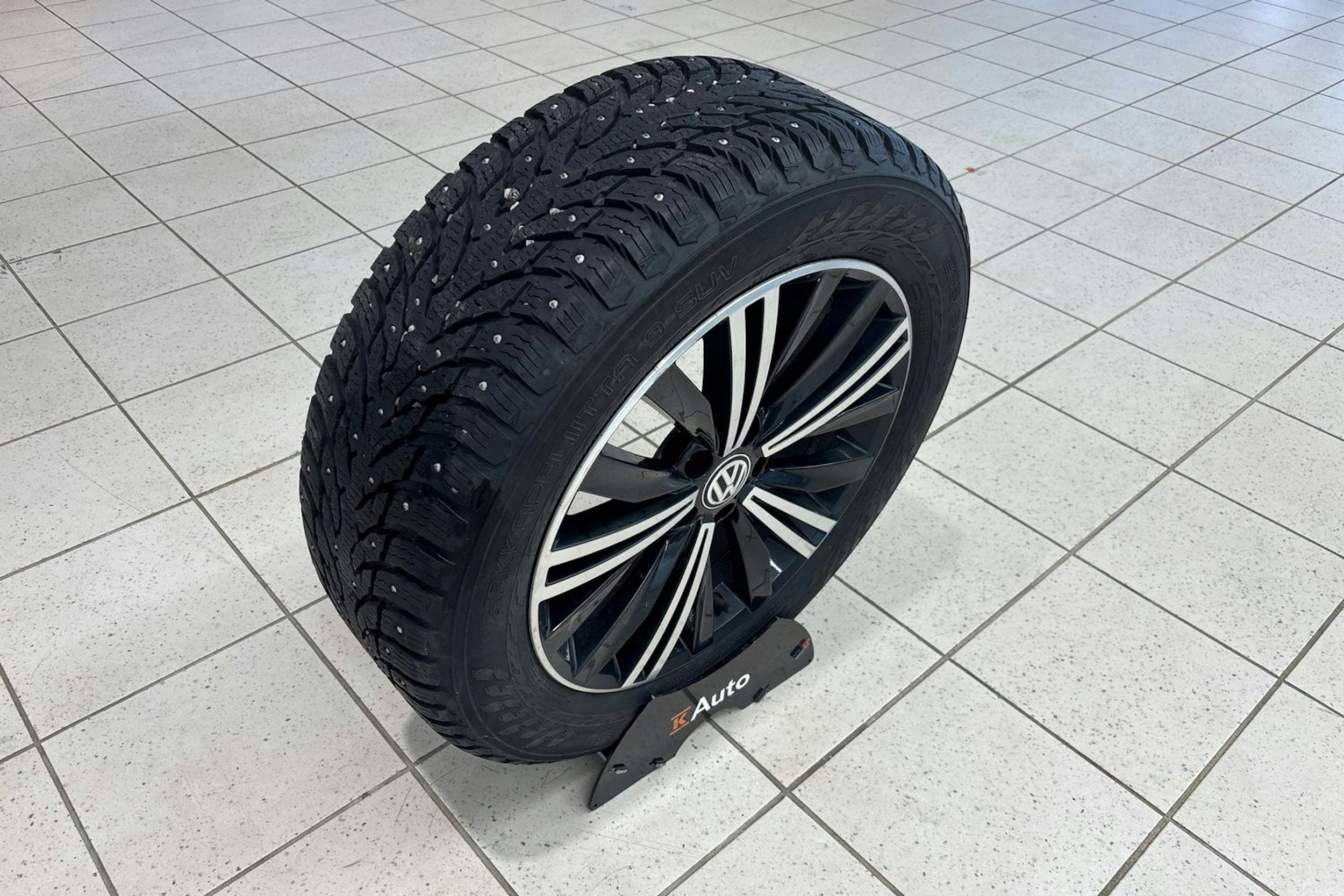 Harmaa Volkswagen Tiguan 2018 kuva 13.