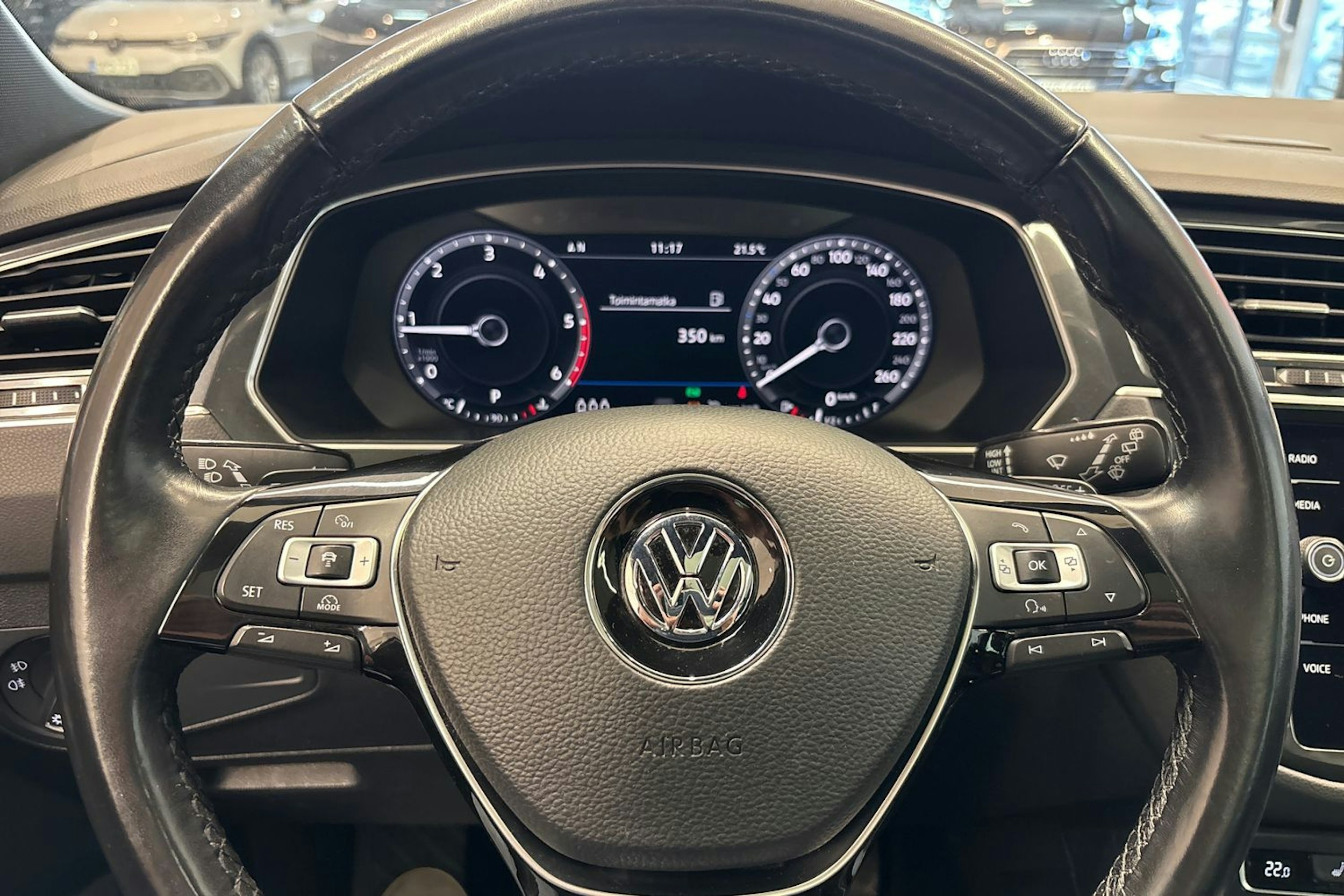 Harmaa Volkswagen Tiguan 2018 kuva 18.