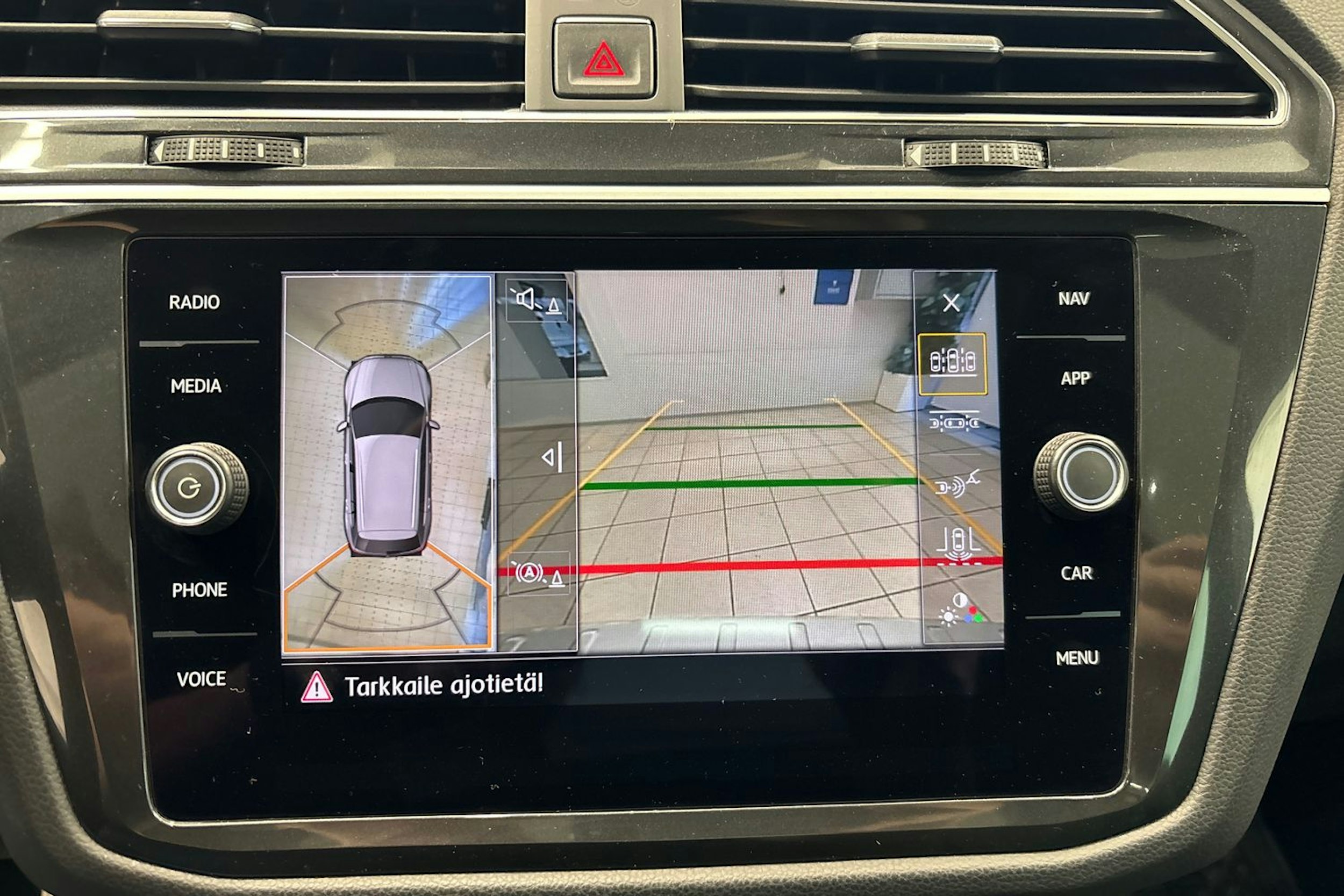 Harmaa Volkswagen Tiguan 2018 kuva 23.