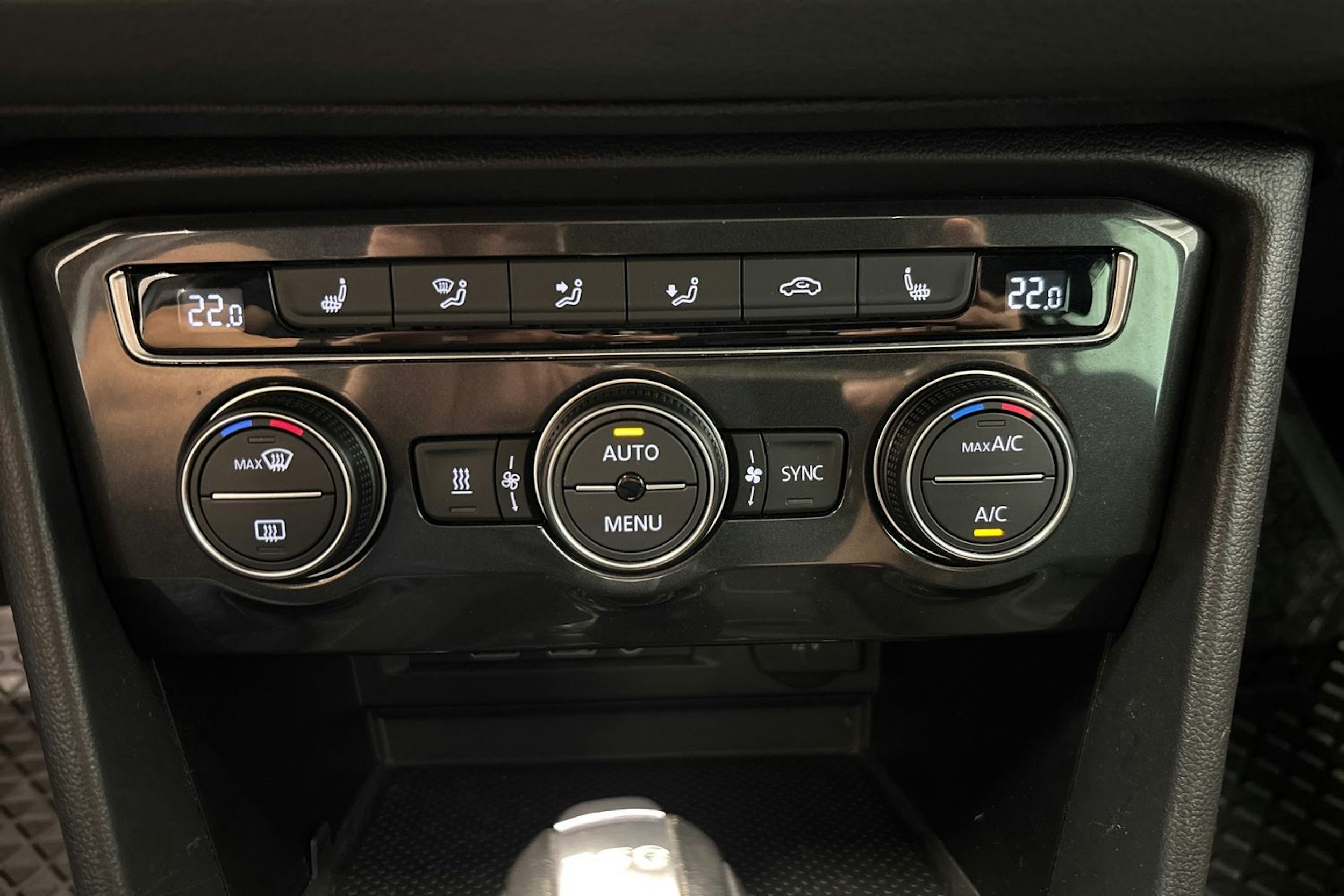 Harmaa Volkswagen Tiguan 2018 kuva 24.
