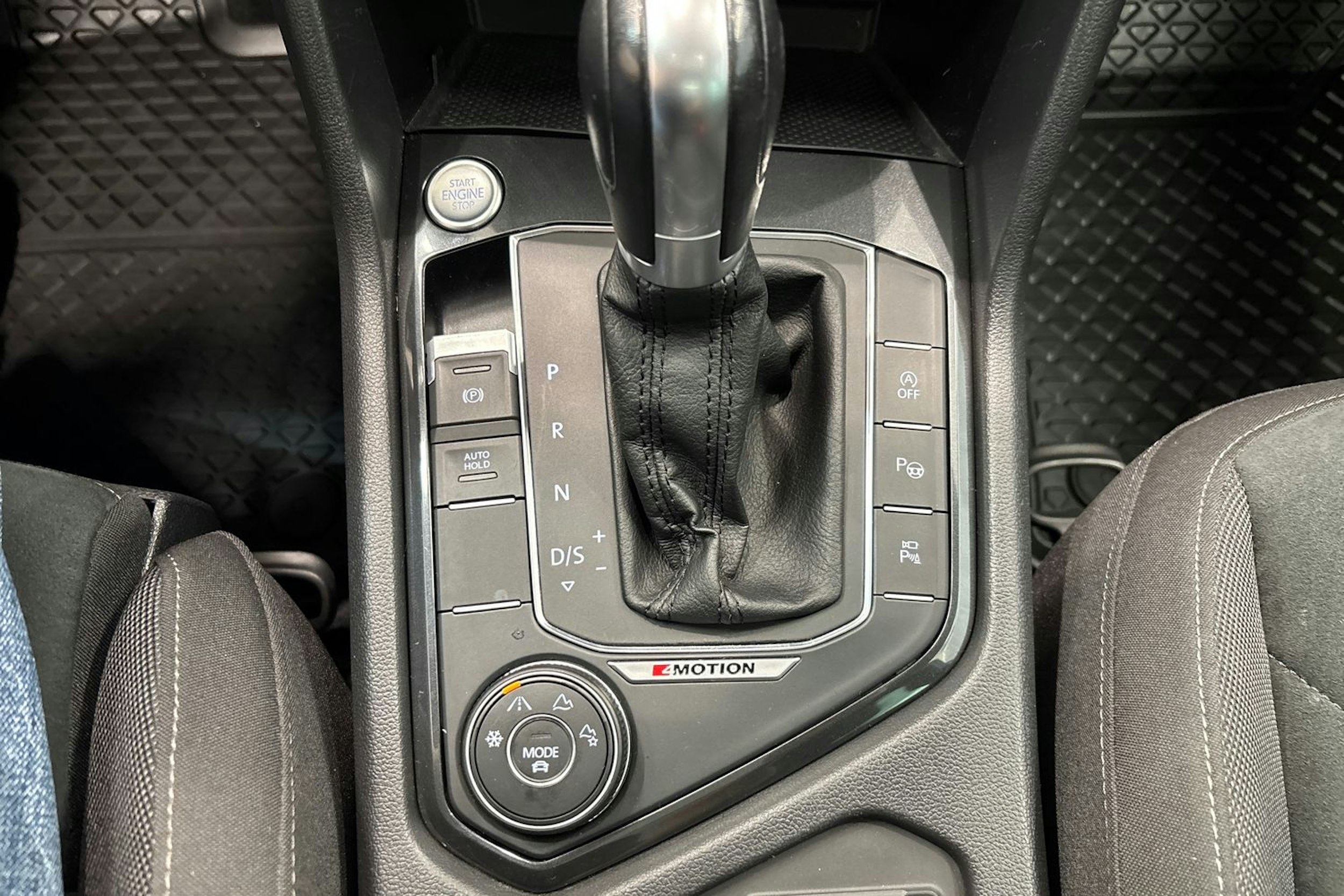 Harmaa Volkswagen Tiguan 2018 kuva 25.