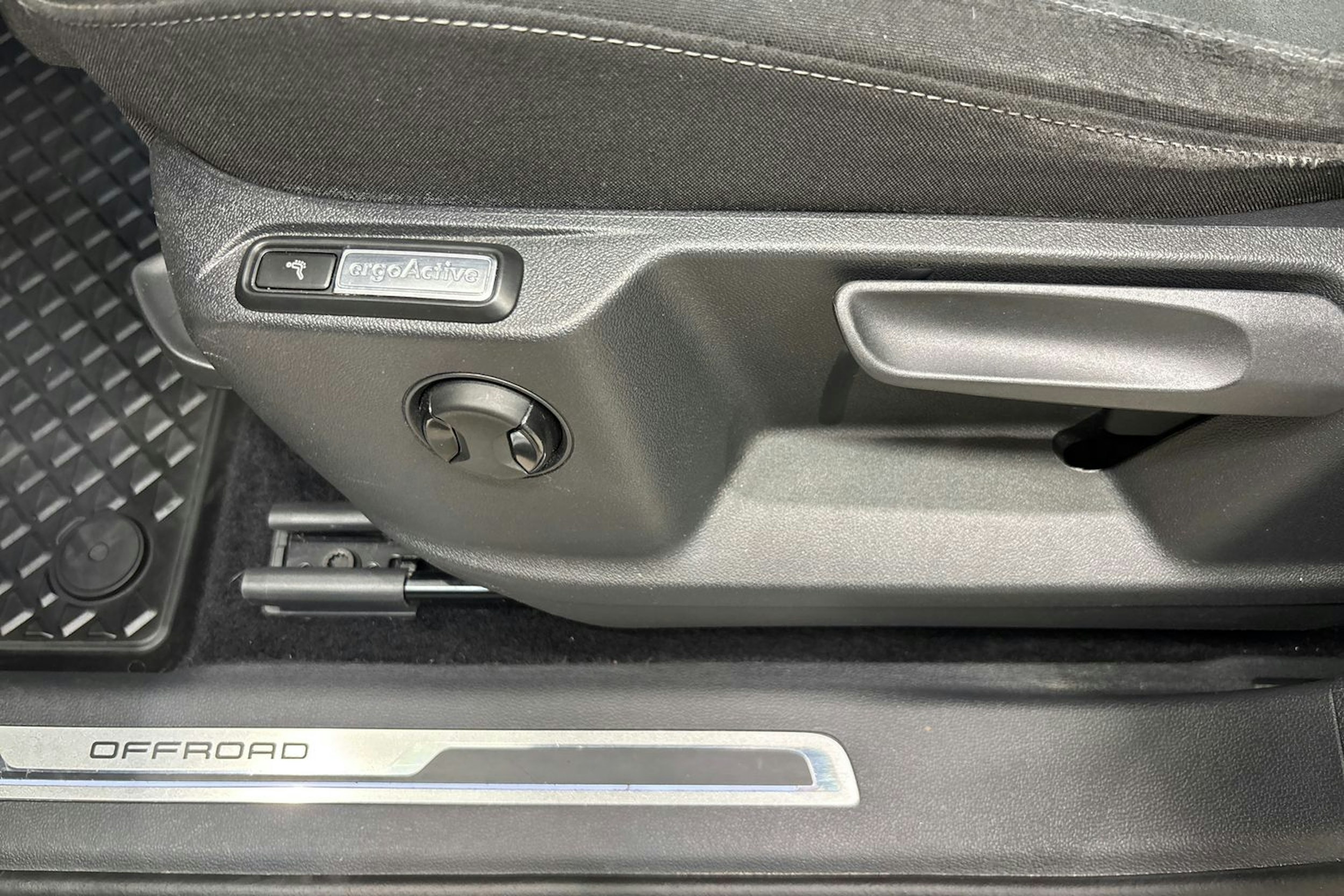 Harmaa Volkswagen Tiguan 2018 kuva 26.