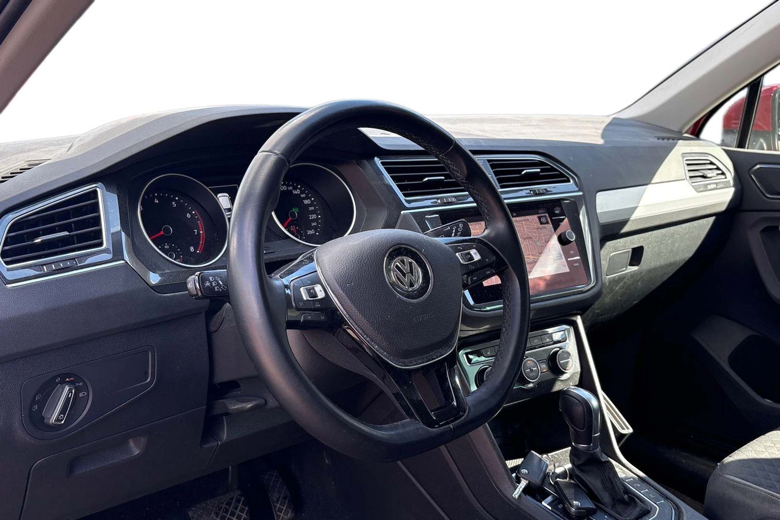 Punainen Volkswagen Tiguan 2018 kuva 3.
