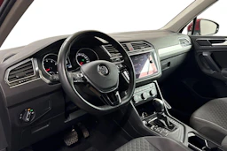 Punainen Volkswagen Tiguan 2018 kuva 6.