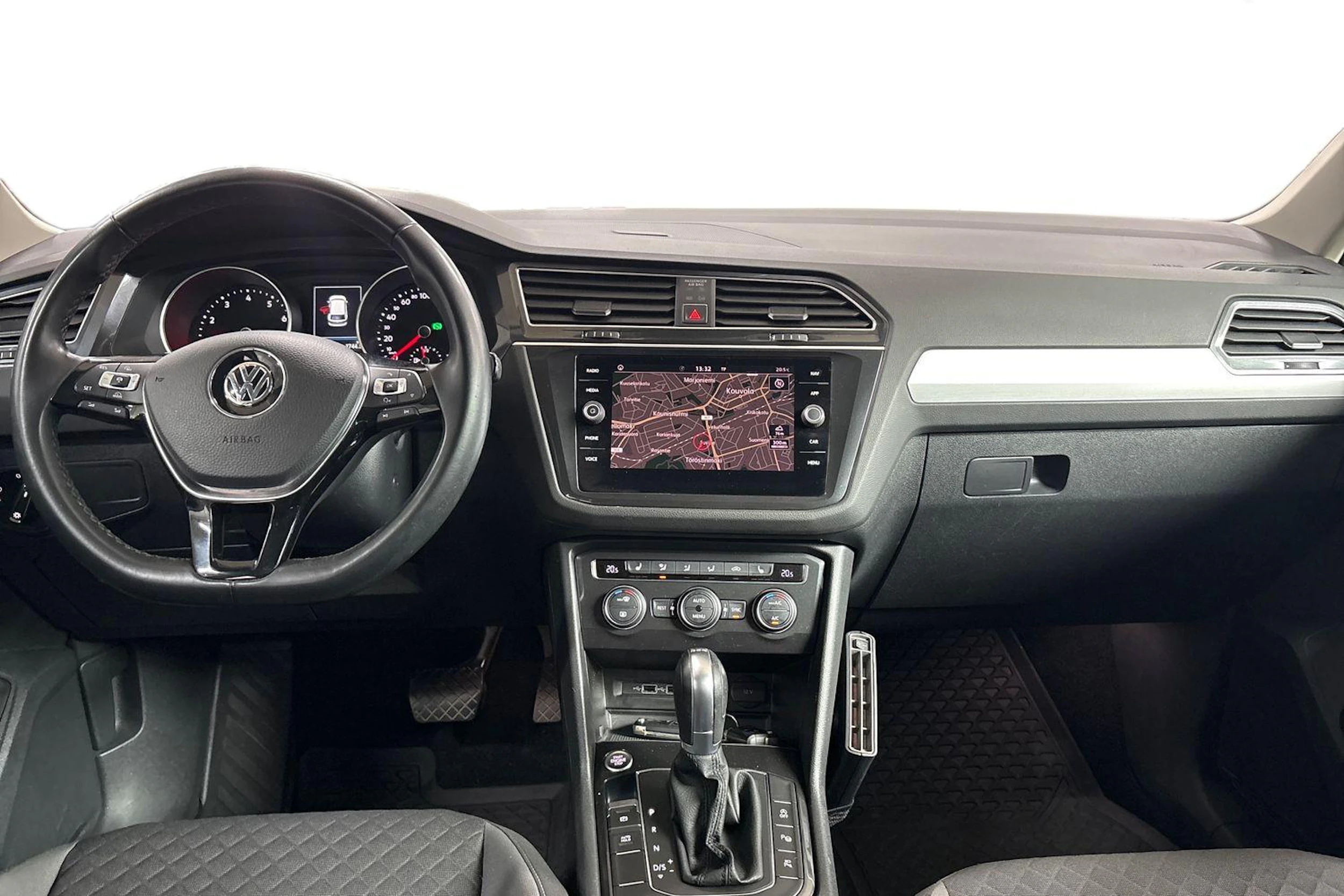 Punainen Volkswagen Tiguan 2018 kuva 7.