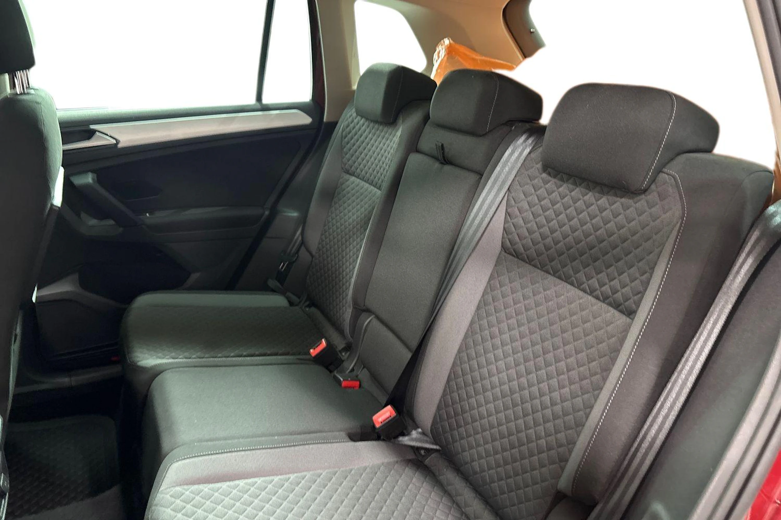 Punainen Volkswagen Tiguan 2018 kuva 8.