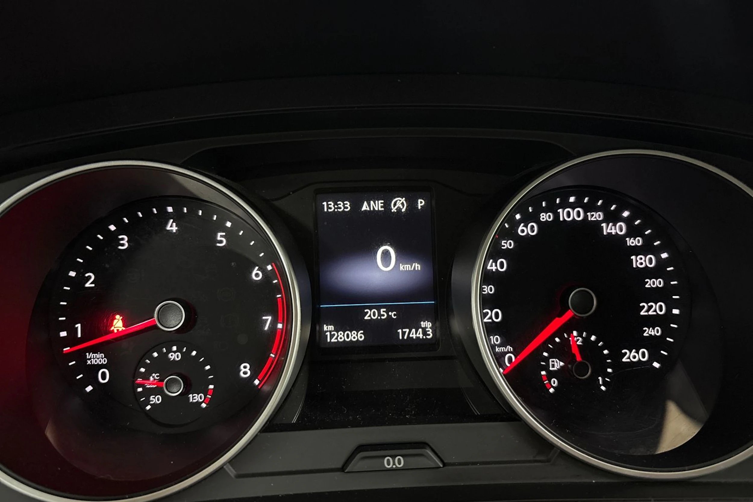 Punainen Volkswagen Tiguan 2018 kuva 12.