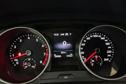 Punainen Volkswagen Tiguan 2018 kuva 12.
