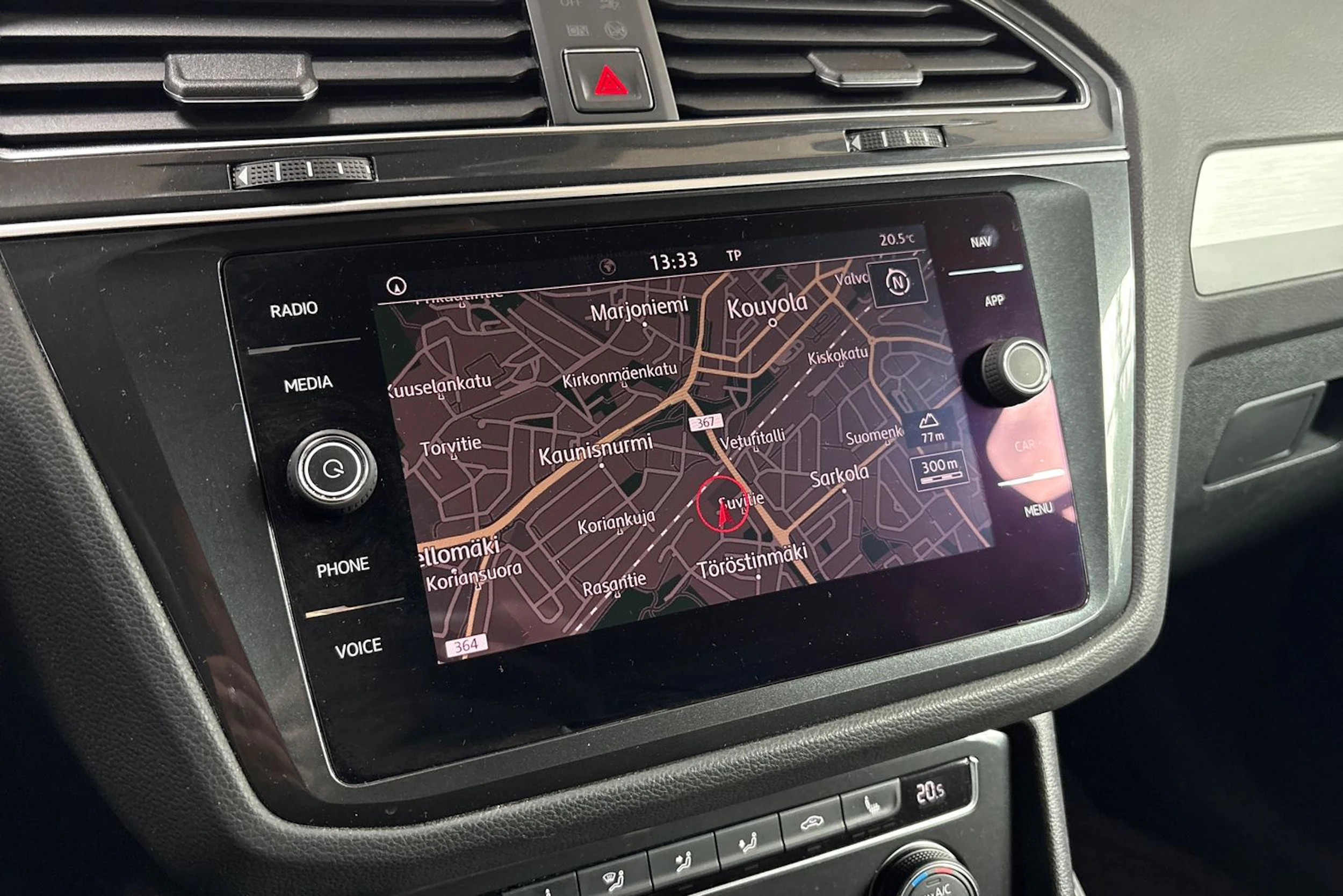 Punainen Volkswagen Tiguan 2018 kuva 13.