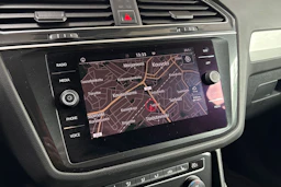 Punainen Volkswagen Tiguan 2018 kuva 13.
