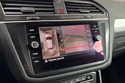 Punainen Volkswagen Tiguan 2018 kuva 14.