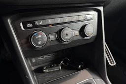 Punainen Volkswagen Tiguan 2018 kuva 16.