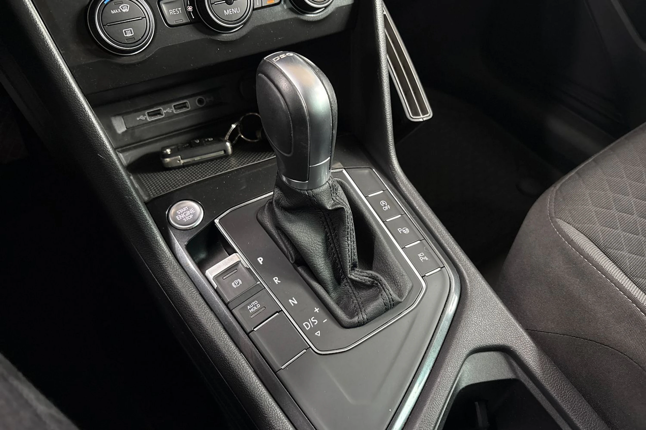Punainen Volkswagen Tiguan 2018 kuva 17.