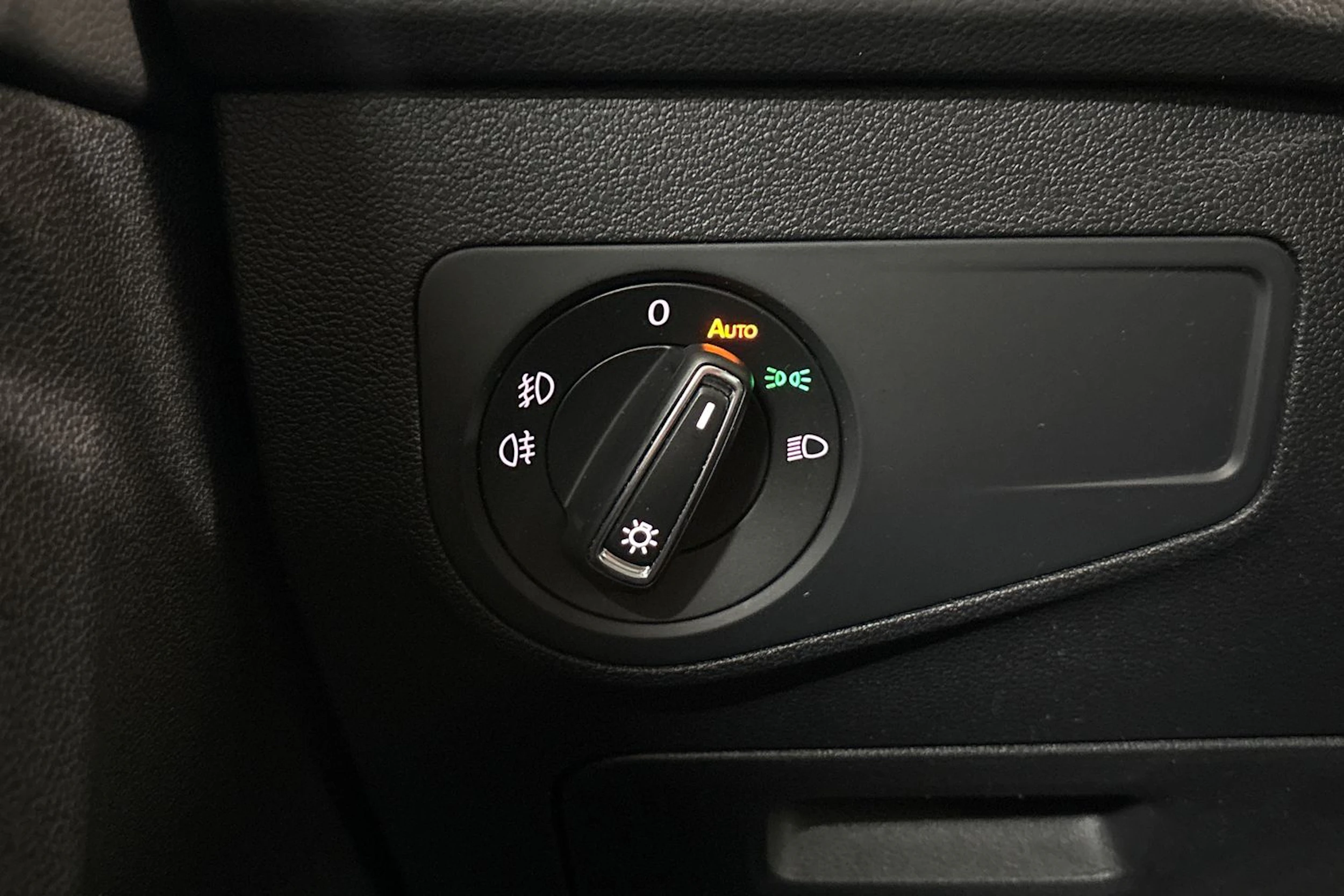 Punainen Volkswagen Tiguan 2018 kuva 18.
