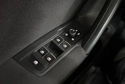 Punainen Volkswagen Tiguan 2018 kuva 19.