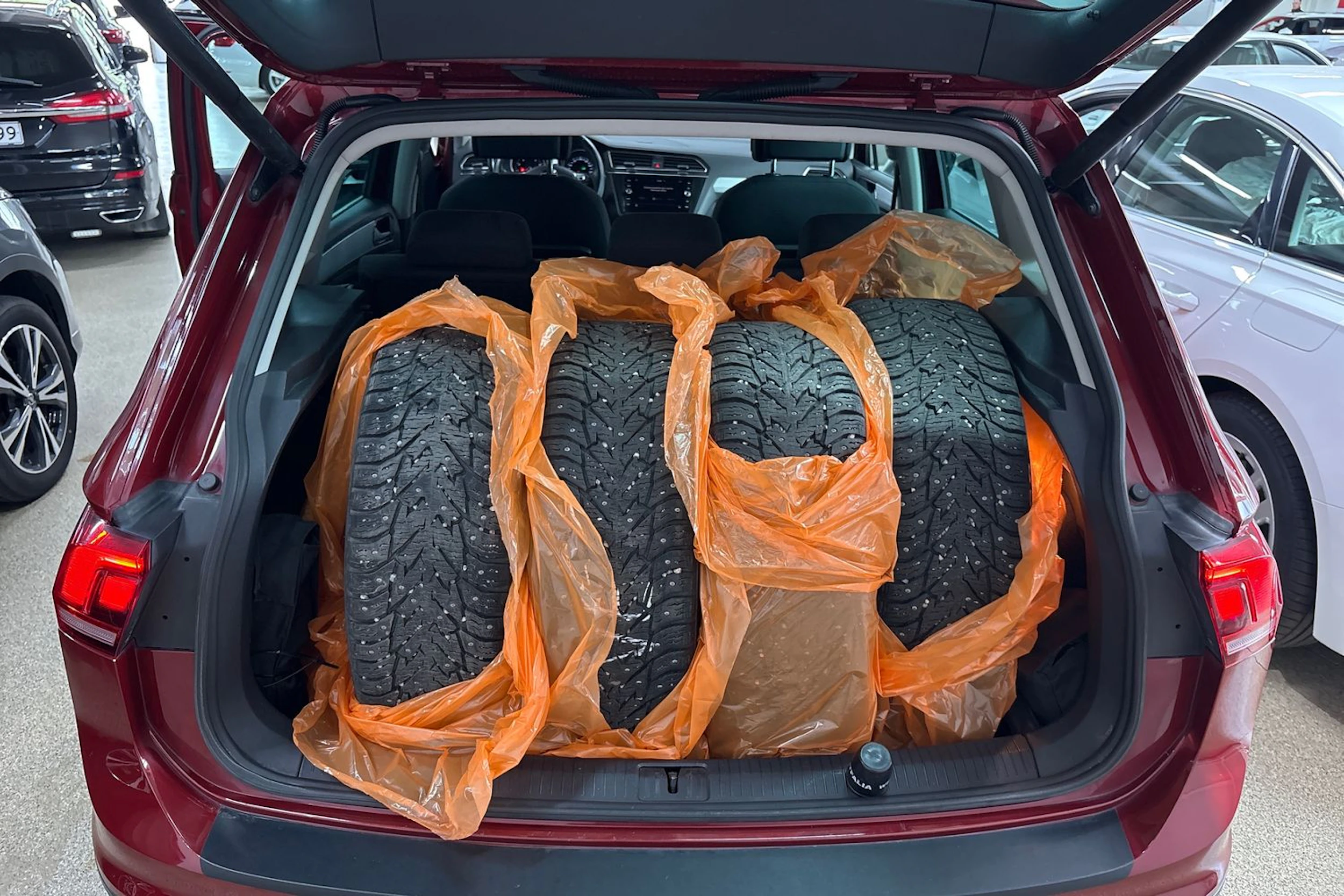 Punainen Volkswagen Tiguan 2018 kuva 23.