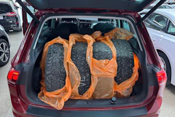 Punainen Volkswagen Tiguan 2018 kuva 23.