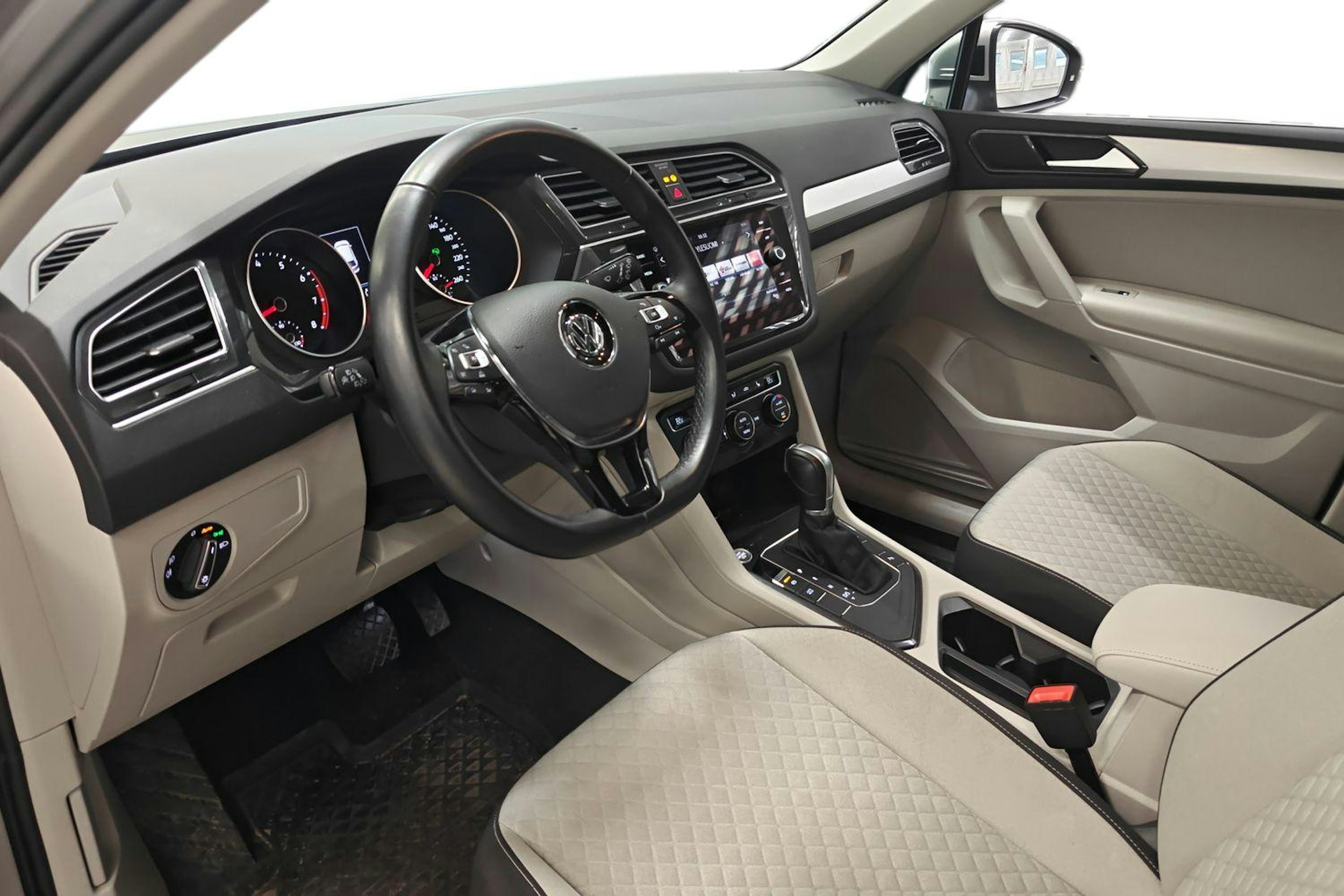 met. harmaa Volkswagen Tiguan 2018 kuva 3.