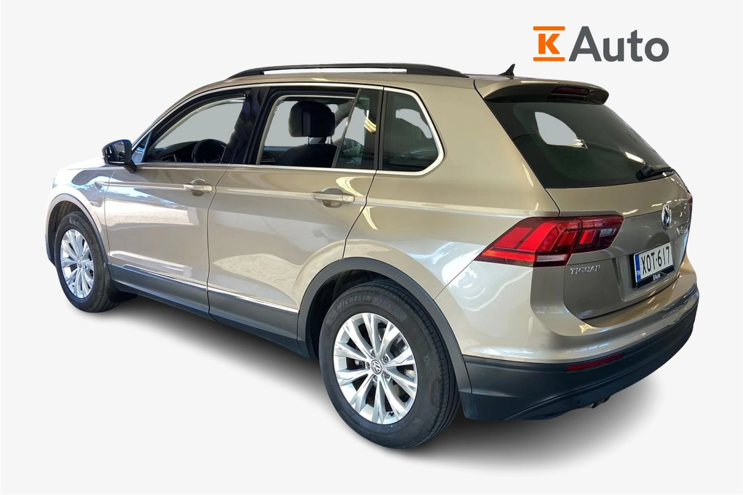 ruskea (beige) Volkswagen Tiguan 2018 kuva 3.