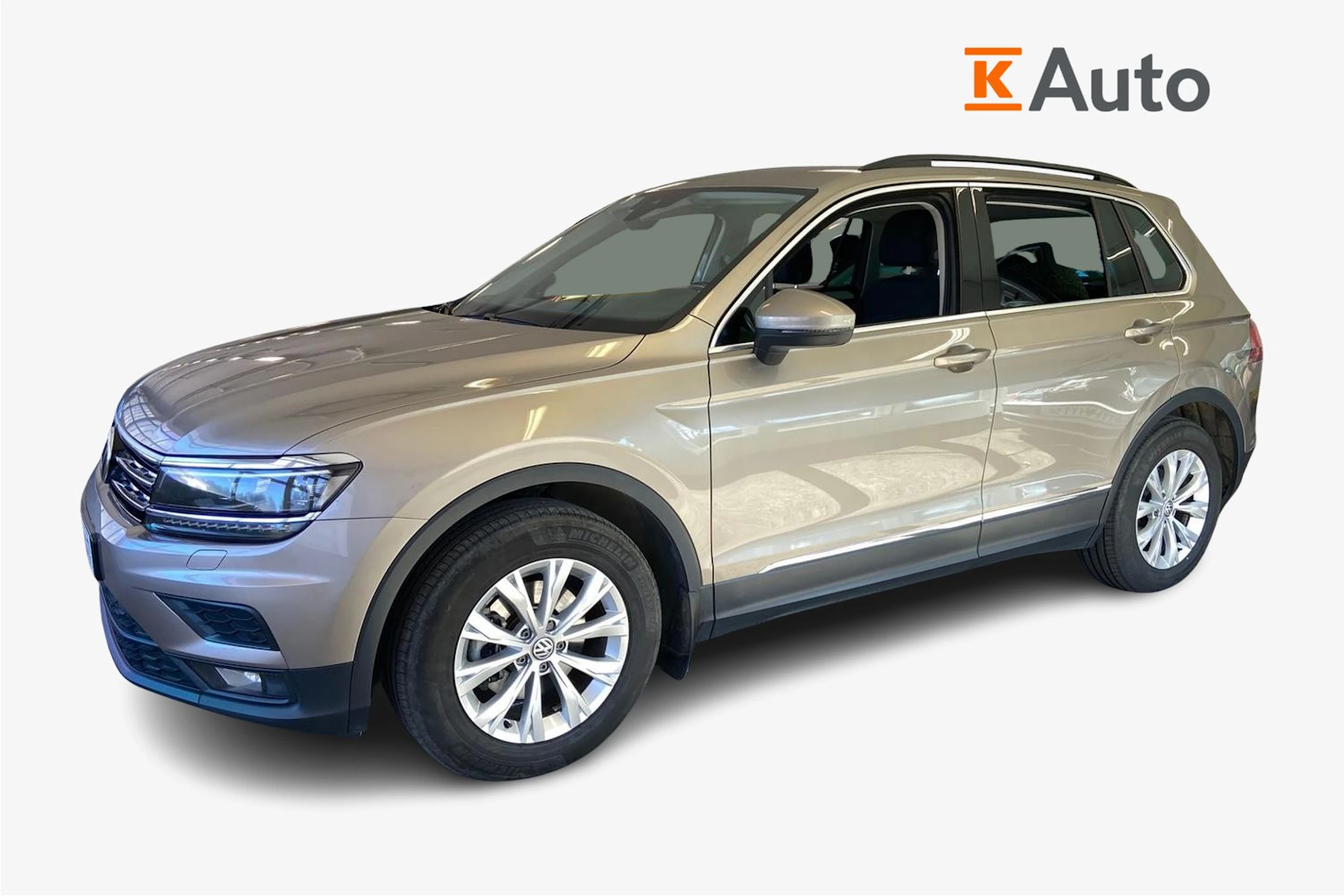 ruskea (beige) Volkswagen Tiguan 2018 kuva 7.