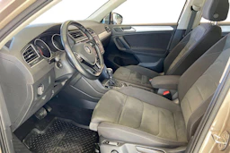 ruskea (beige) Volkswagen Tiguan 2018 kuva 8.